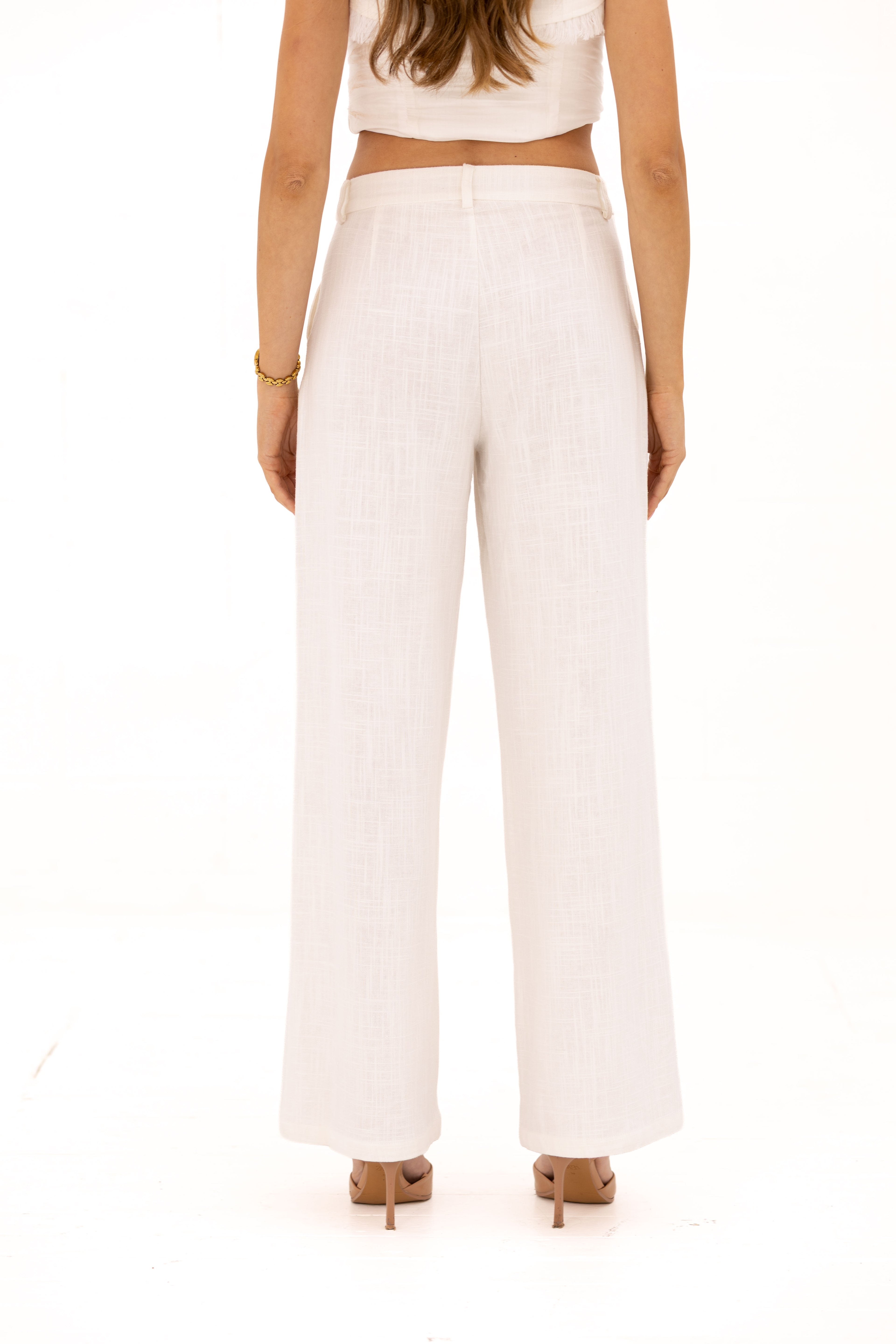 Meetings in the Hamptons Bottom White